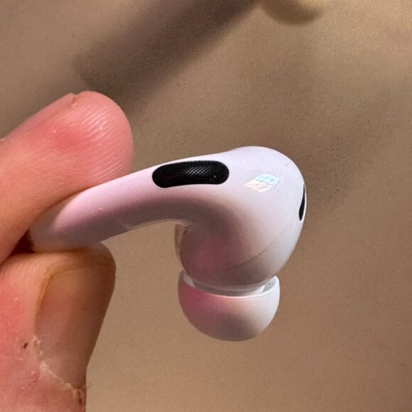 AirPods Pro 2 2nd Gen A3047 RIGHT replacement - Picture 2 of 4